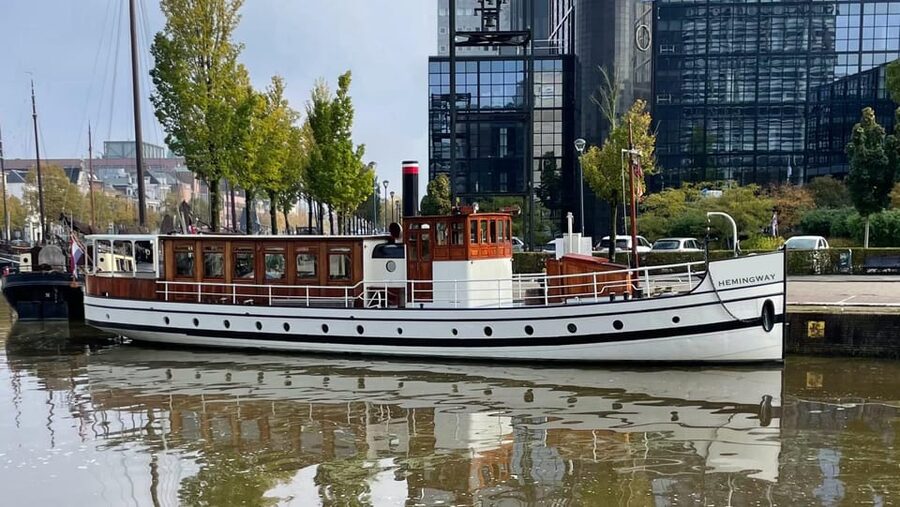 Berlin: Historic Boat Sightseeing City Center Tour - When the Unexpected Happens, How This Cruise Handles It