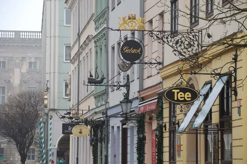 Berlin: Historic Center Walking Tour with a Real Berliner - A 2-hour Mitte walk that ties Berlin’s eras together