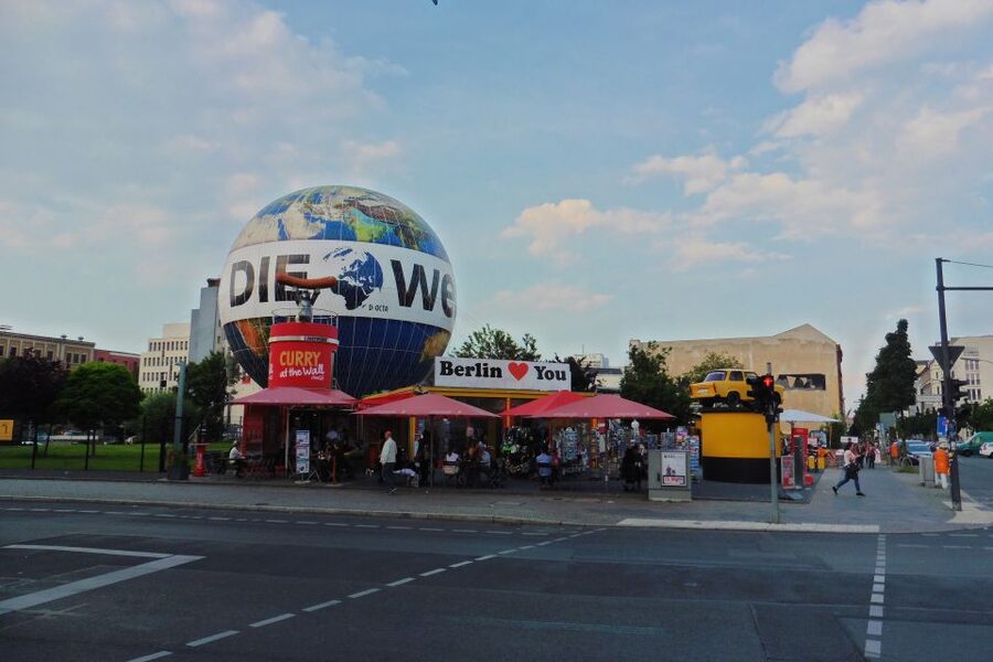 Berlin: Historical Sights & Berlin Wall Tour with a Berliner - Checkpoint Charlie: The Photo Moment, Plus the 1961 Incident That Nearly Spiraled