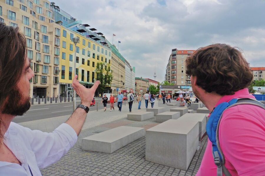 Berlin: Historical Sights & Berlin Wall Tour with a Berliner - Starting at S+U Bhf Brandenburger Tor, Exit B, Then Finding the Story Fast