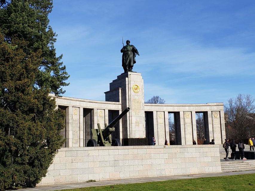 Berlin: Hitler and the Third Reich - a private walking tour - Soviet War Memorial in Tiergarten: the story after the fall