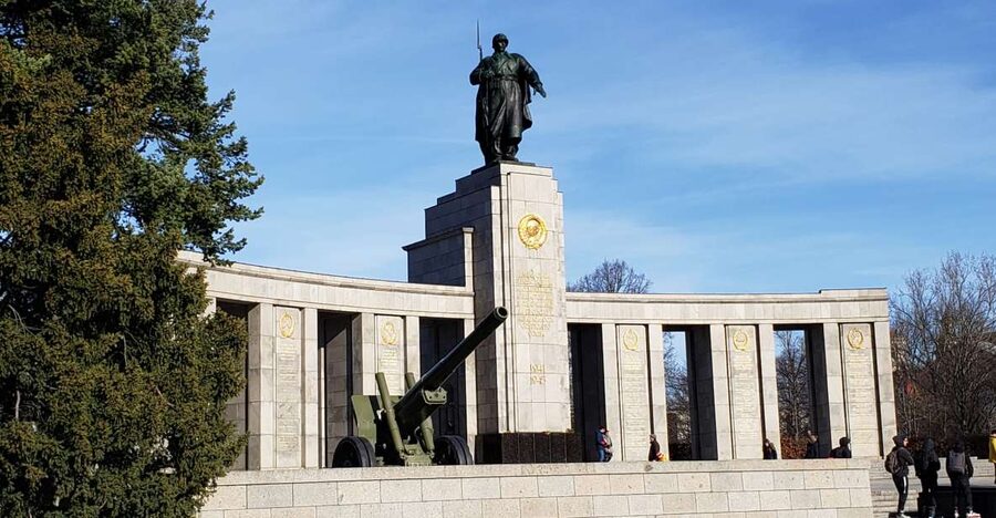 Berlin: Hitler and the Third Reich - a private walking tour - Starting at Brandenburg Gate, then tracing Nazi power in the street layout