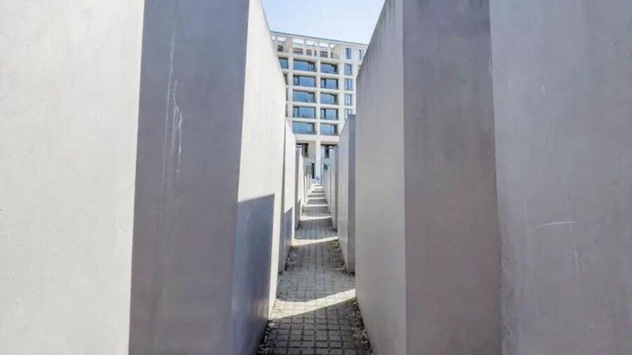Berlin: Hitler's Berlin The Rise & Fall Guided Walking Tour - Johann Georg Elser Memorial and a wider view of what people tried