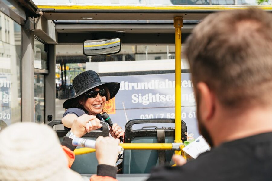 Berlin: Hop-on Hop-off Bus Tour with Live Commentary - From KaDeWe and Potsdamer Platz to Checkpoint Charlie and Alexanderplatz