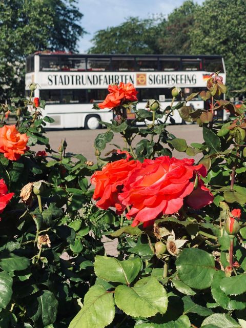 Berlin: Hop-on Hop-off Bus Tour with Live Commentary - Under den Linden and Museum Island: culture stops you can turn into mini-walks