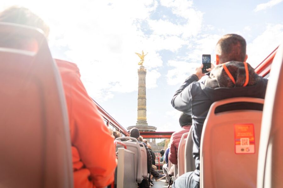 Berlin: Hop-On-Hop-Off Bus with Boat Cruise Option - East Berlin highlights on wheels: East Side Gallery and Ostbahnhof