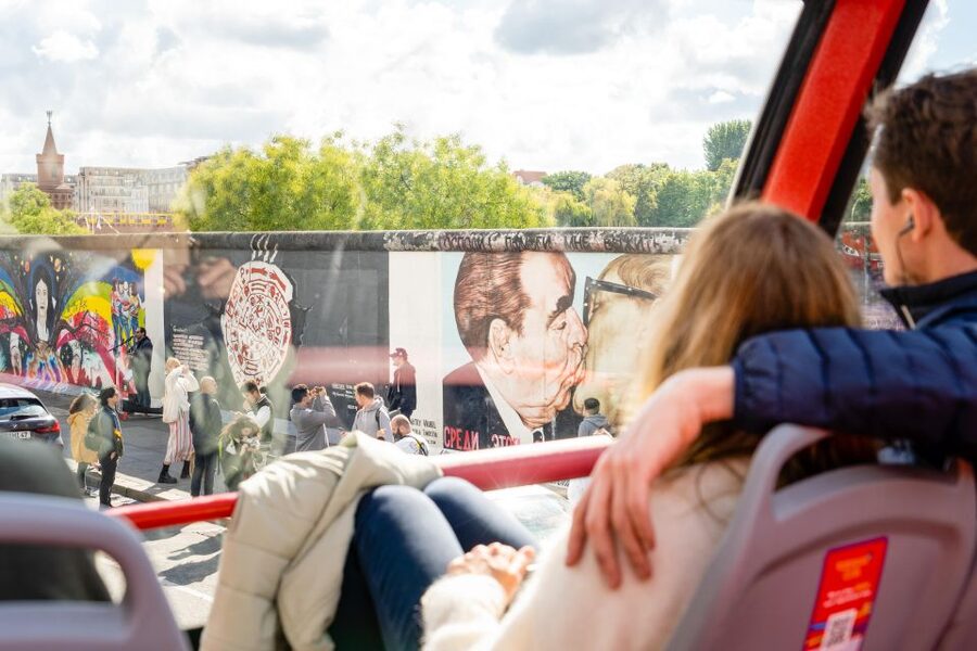 Berlin: Hop-On-Hop-Off Bus with Boat Cruise Option - Start points and getting on without stress