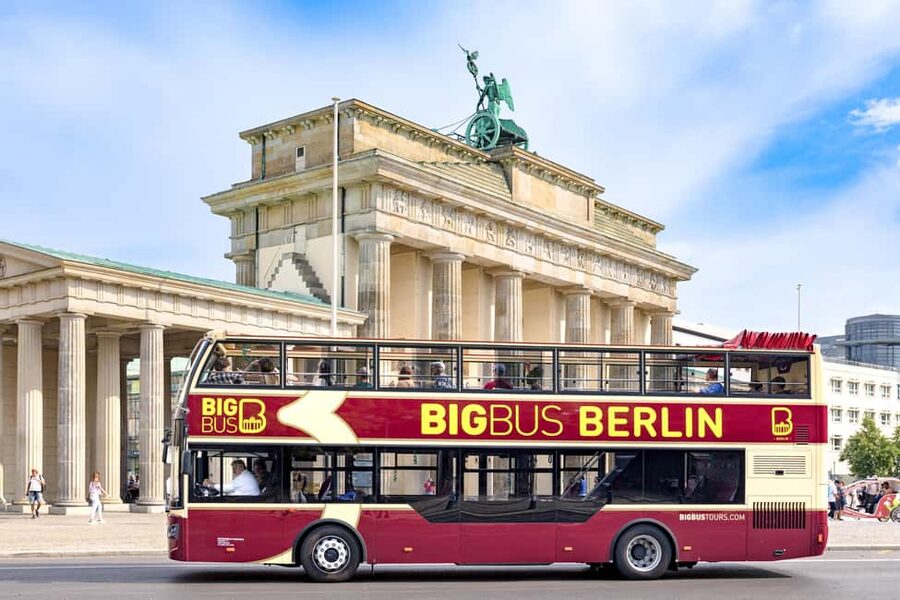 Berlin: Hop-On Hop-Off Sightseeing Bus with Boat Options - Red Line route: Brandenburg Gate to Checkpoint Charlie, in one smooth loop