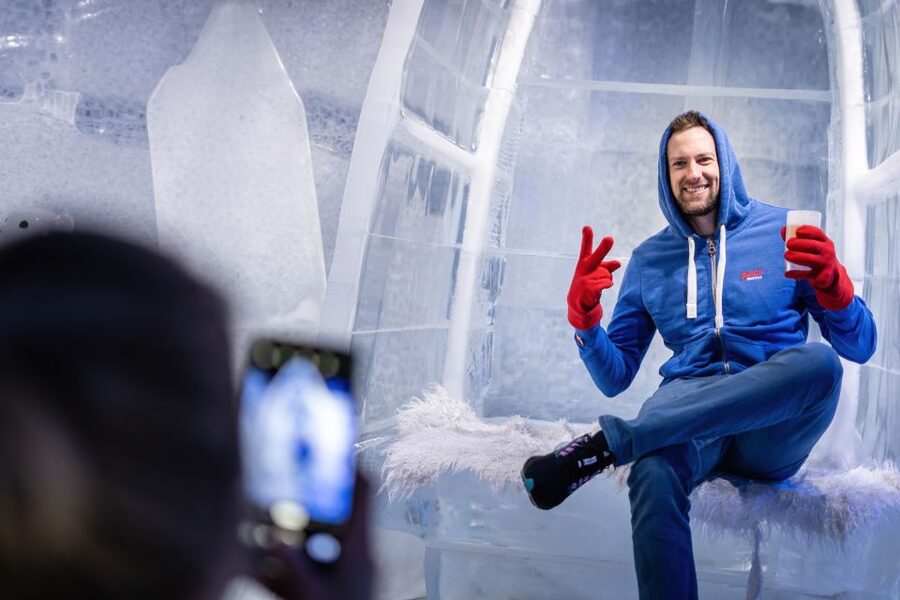 Berlin: Icebar Entrance with Complimentary Drinks - Getting dressed for -10°C: gloves, jackets, and a smooth time slot