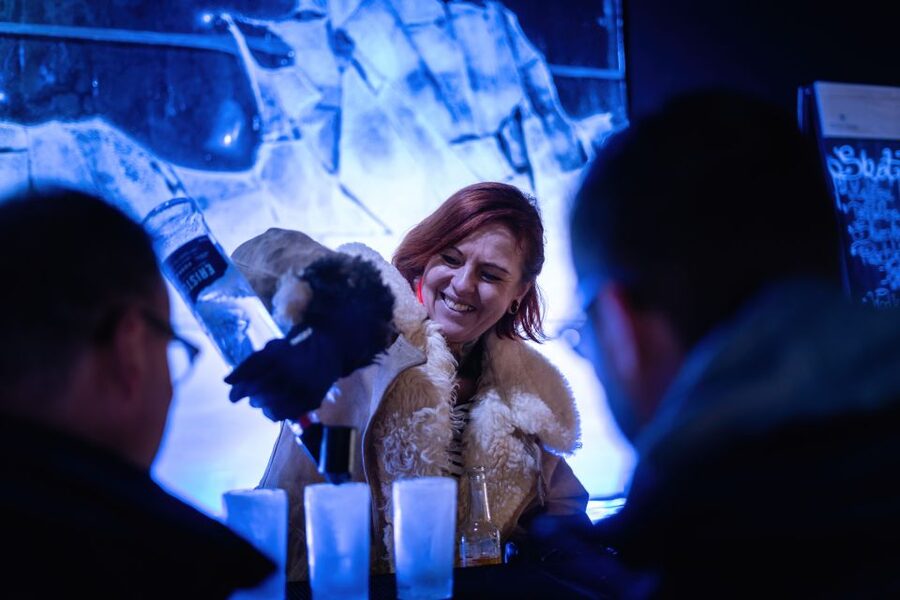 Berlin: Icebar Entrance with Complimentary Drinks - Cold-weather and etiquette: how to enjoy it without stress