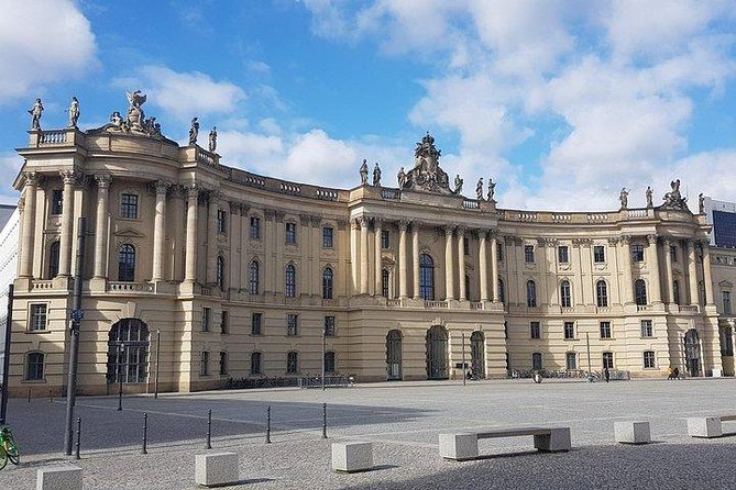 Berlin in one day – day tour with an expert guide - How this tour keeps you moving without a bus