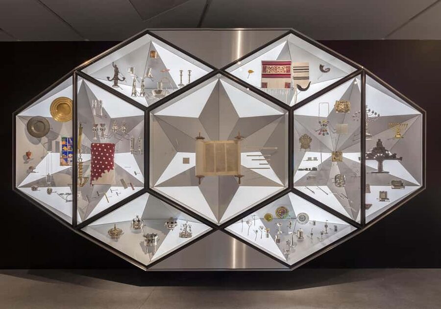 Berlin: Jewish Museum Highlights Tour - The symbolic architecture: why the building deserves your attention
