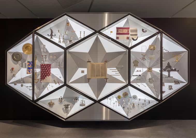 Berlin: Jewish Museum Highlights Tour - How the tour works inside the core exhibition