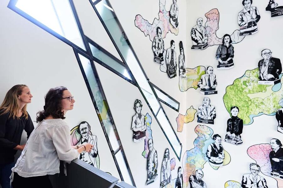 Berlin: Jewish Museum Highlights Tour - English guide plus audio: how to use both without getting lost