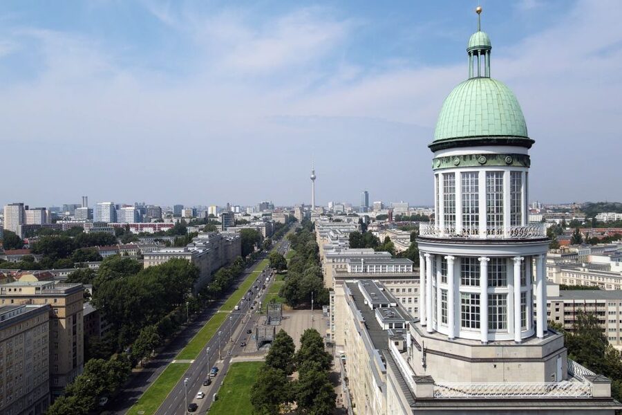 Berlin: Karl-Marx-Allee 2-Hour Tour - Friedrichshain apartment buildings with arcades, built for movement and meeting