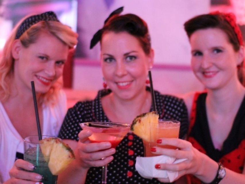 Berlin: Knutschfleck Ticket with Variety Show and Dinner - The venue and the 1950s mood: what you are stepping into
