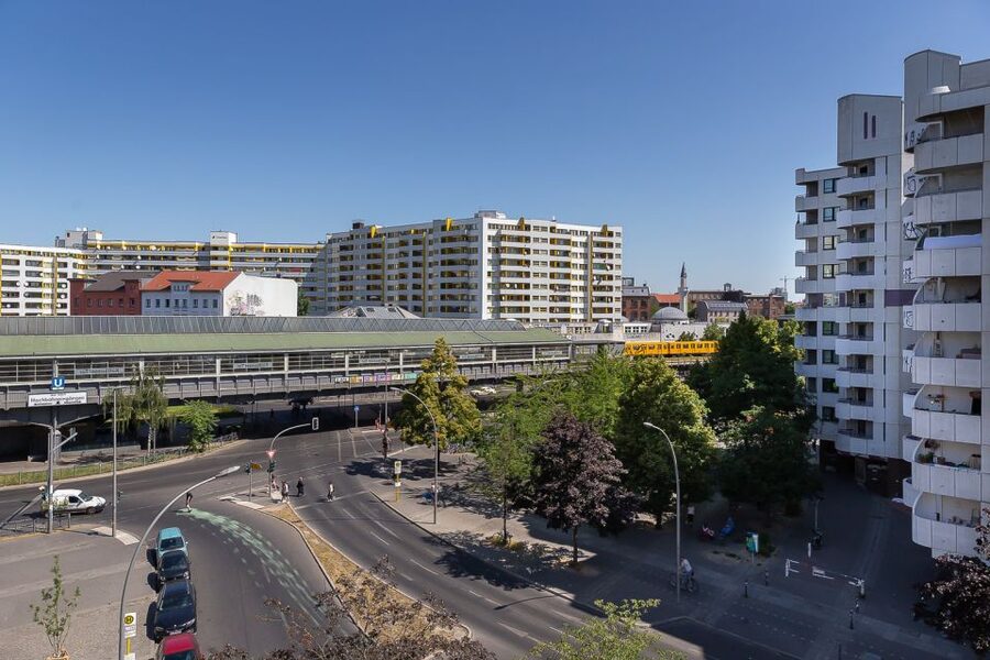 Berlin: Kreuzberg Guided Walking Evening Tour - Who should book this Kreuzberg evening tour