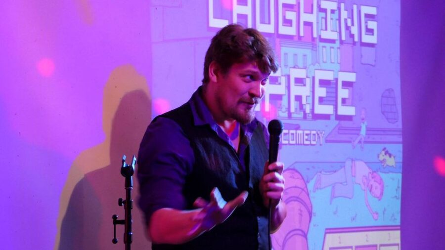 Berlin: Laughing Spree Comedy Show on a Boat - The Host Factor: How Chris (and Others) Keep the Room Engaged