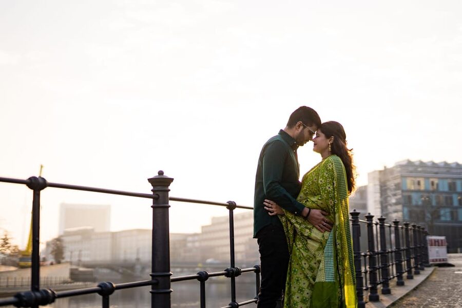 Berlin Love Story: Surprise Proposal Photography Session - Timing Tips So the Session Does Not Turn Stressful