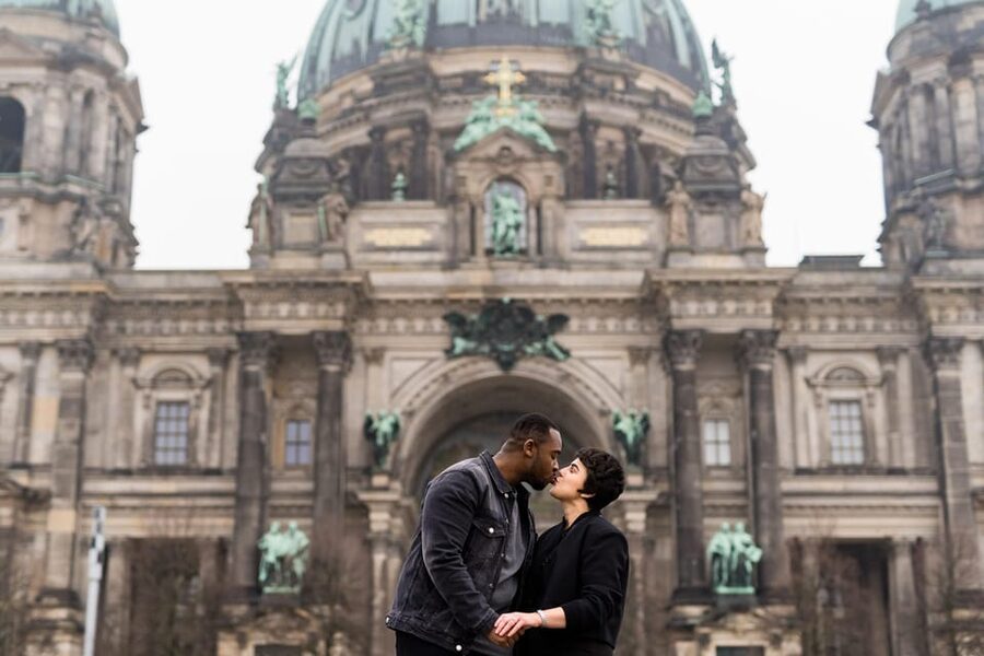 Berlin Love Story: Surprise Proposal Photography Session - The 1-Hour Game Plan: Polnisches Institut to Museum Island
