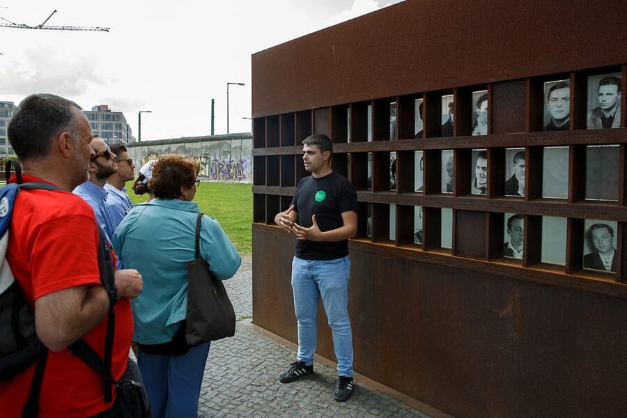 Berlin: Muro,Guerra Fría y Museo de la Stasi - Ghost underground stations, control you could miss if you did not look