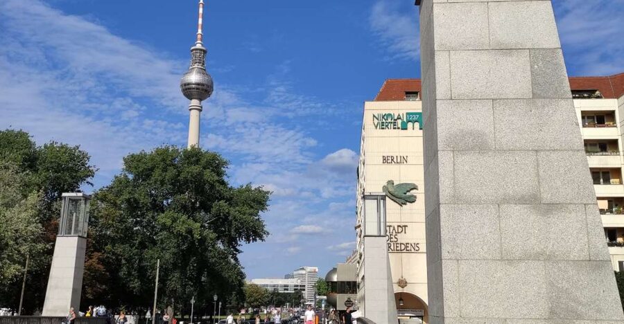 Berlin: Museum Island Guided Walking Tour - Old Arsenal on Unter den Linden and the story behind Berlin’s changes