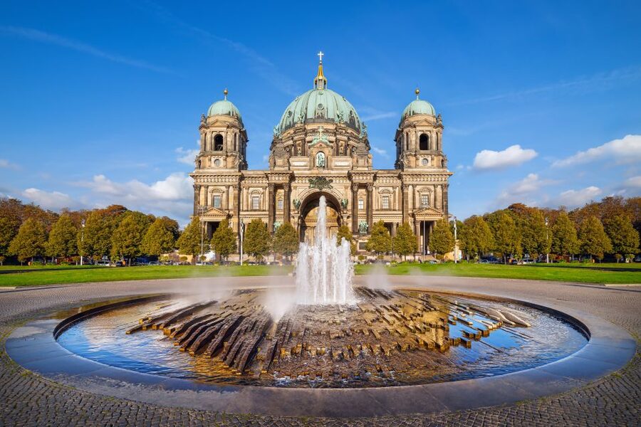 Berlin: Museum Island Guided Walking Tour - Lustgarten and Berlin Cathedral: getting your bearings without getting lost
