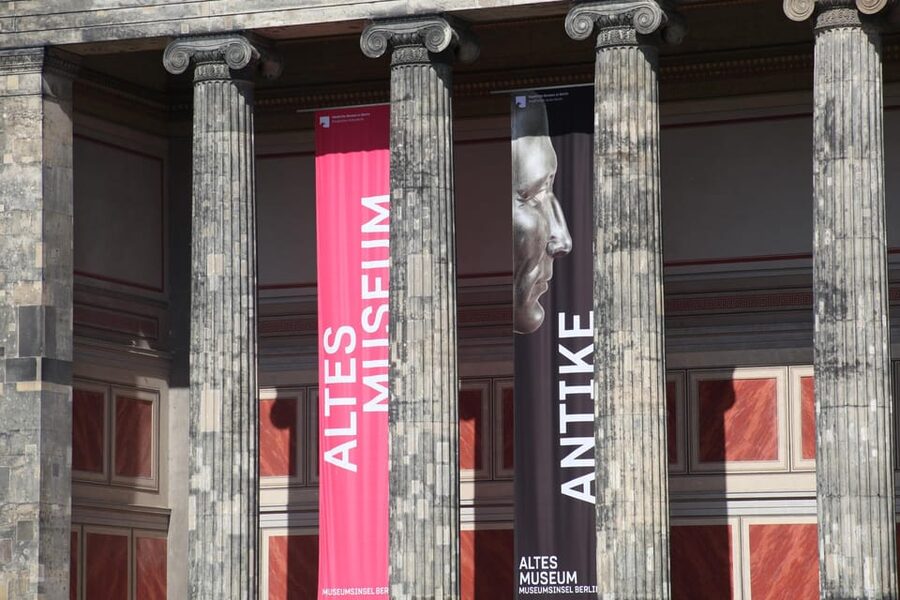 Berlin: Museum Island Tour - Entering the architecture: what those entrance halls add