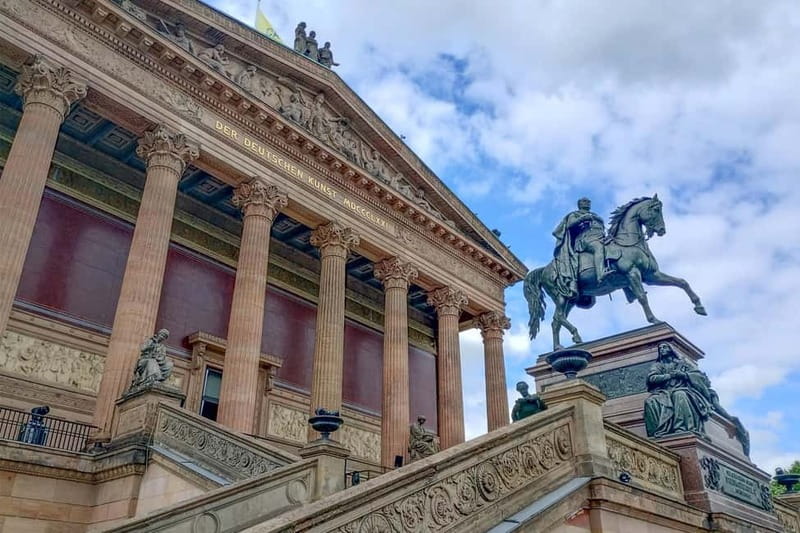 Berlin: Museum Island Tour - Humboldt Forum and the island walk, from viewpoints to meaning