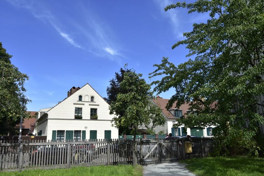 Berlin: Old Neukölln Private Walking Tour - Richardplatz: where the tour starts and the neighborhood “clicks”