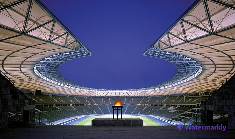 Berlin: Olympia Stadium Entrance Ticket - Food, shop, and the small on-site comforts