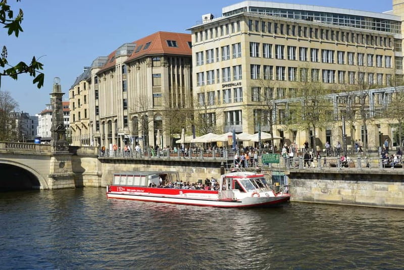 Berlin: Panoramic Boat Tour with Bilingual Audio Guide - Key points before you go