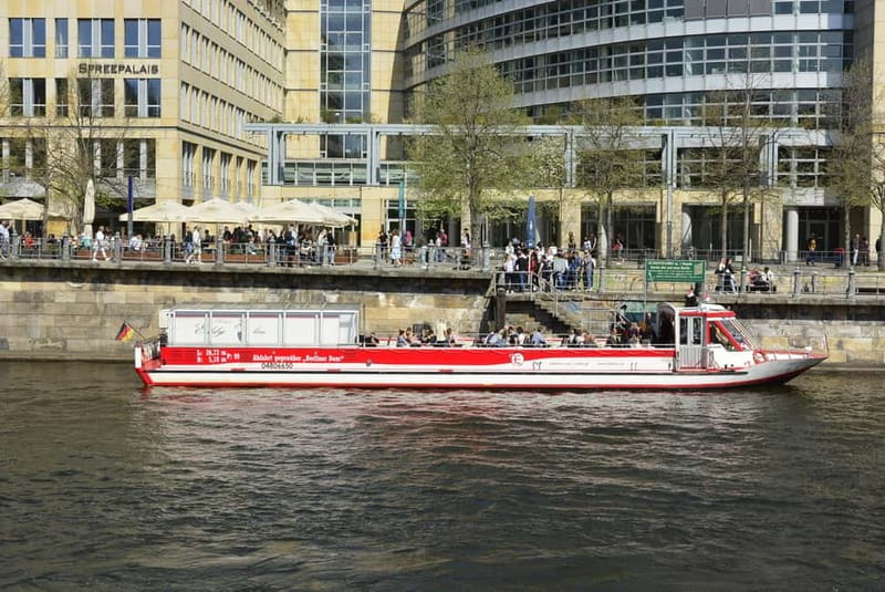 Berlin: Panoramic Boat Tour with Bilingual Audio Guide - Getting to Reederei Hadynski and finding your best seat