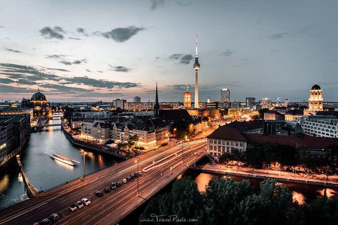 BERLIN PHOTO TOUR with a professional Photographer from Berlin - The route through Berlin’s photo zones in about 90 minutes