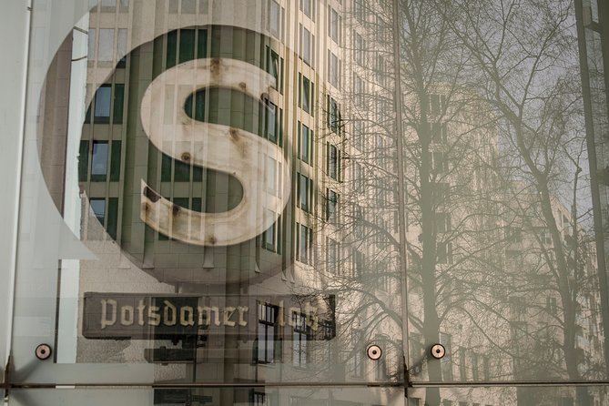 Berlin Photography Masterclass - Private Photography Lesson - Brandenburg Gate and Symmetry: Make Iconic Lines Work for You