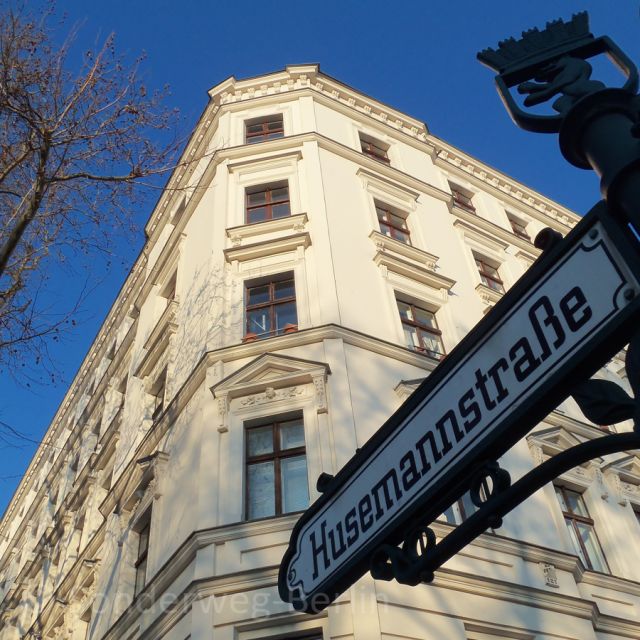 Berlin: Prenzlauer Berg District Guided Walking Tour - Schönhauser Allee as the spine of the walk