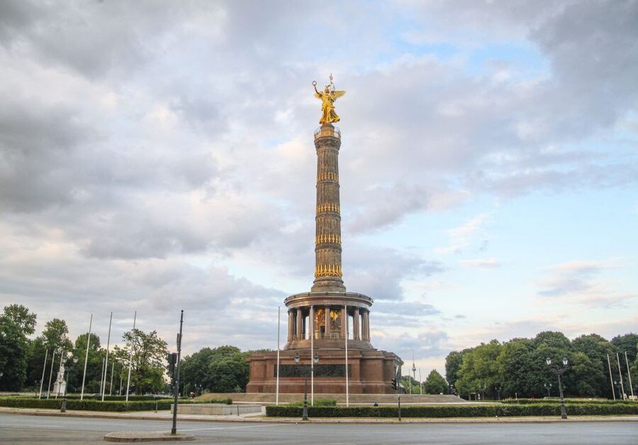 Berlin: Private 2-Hour Sightseeing Tour in Classic GDR Van - Why a Barkas B1000 Van Changes How You See Berlin