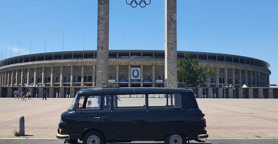 Berlin: Private 2-Hour Sightseeing Tour in Classic GDR Van - East and West Berlin in One Loop: Why the Van Helps