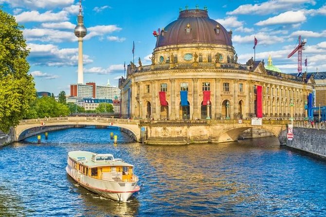 Berlin Private Custom Tour with a Local: Highlights & Hidden Gems - Stop by stop: the Berlin story this walking tour tells