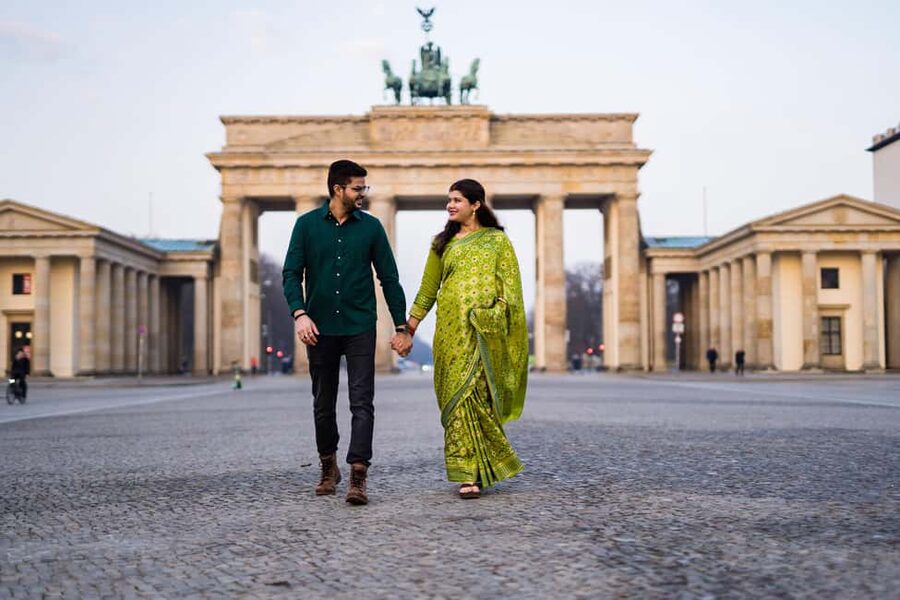 Berlin: Private Photo Session with Professional Photographer - Lustgarten and Altes Museum: turning wide squares into flattering portraits