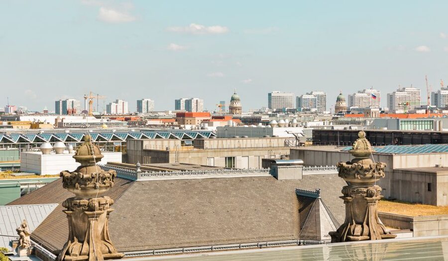 Berlin: Private Reichstag and Glass Dome Tour - The optional German plenary hall talk (only if availability allows)