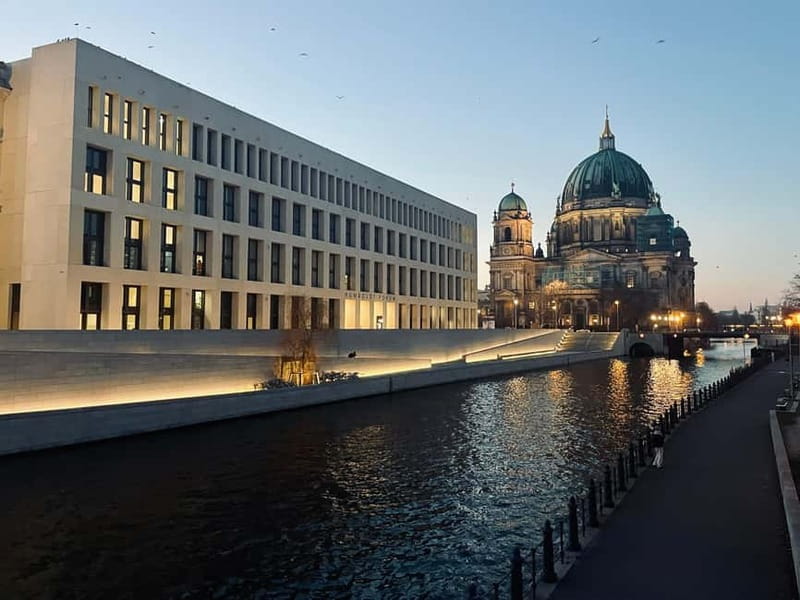 Berlin: Private Sightseeing Tour in an E-Rickshaw - Comfort, Sound, and Practical Limits