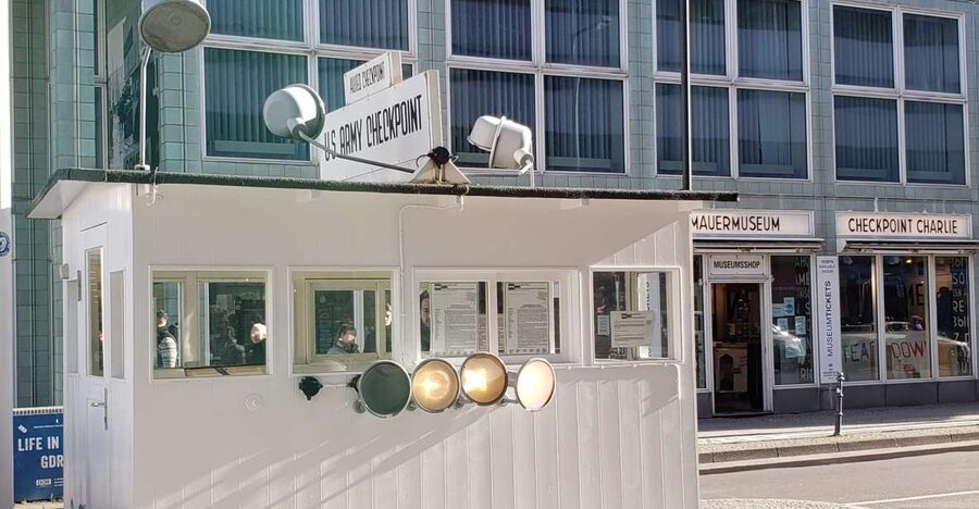 Berlin: Private walking tour through the city center - Checkpoint Charlie to the Berlin Wall remains: how the Cold War story clicks