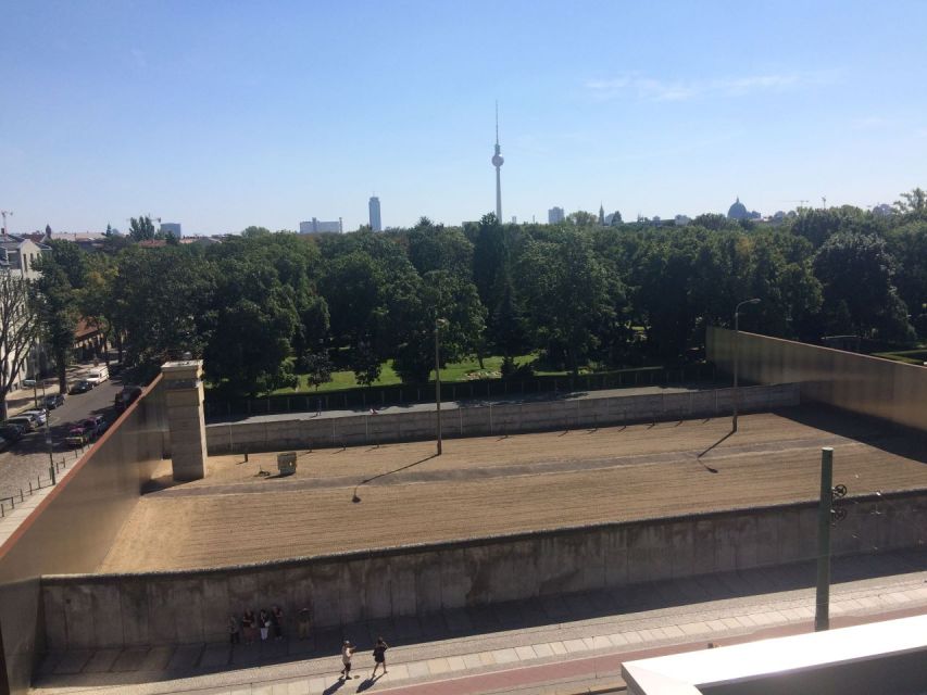 Berlin: Private Walking Tour with a Local Guide - Brandenburg Gate: not just a photo, it’s a reference point
