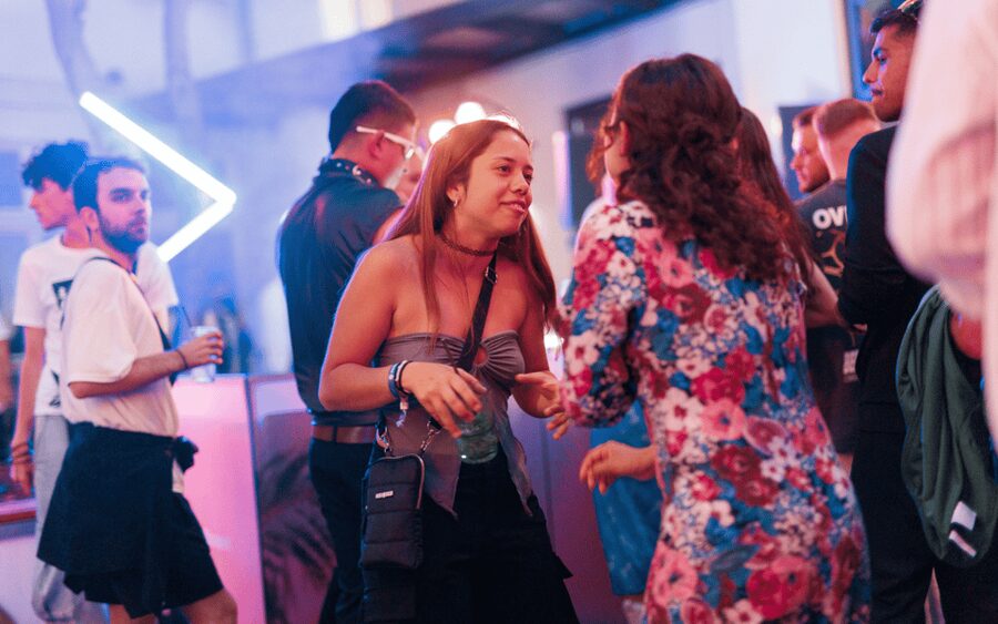 Berlin: Pub Crawl with Shots and VIP Club Entry - Your 21:00 Meeting Point at Generator Berlin Alexanderplatz
