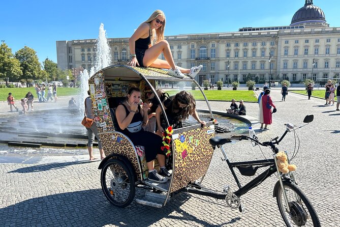 Berlin Rickshaw Tours Historical & Photo City Tour 120min - Sightseeing - Comfort and practical tips for a rickshaw ride in Berlin