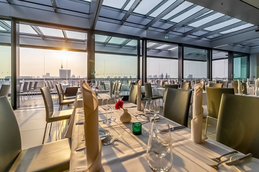 Berlin: Rooftop Dinner at the Käfer Restaurant Reichstag - Inside Restaurant Käfer: how the evening unfolds at your table