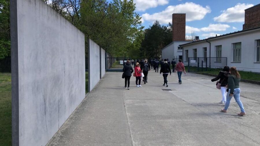 Berlin: Sachsenhausen Concentration Camp Guided Tour - Entering the SS administrative world: the inspectorate and gate symbolism