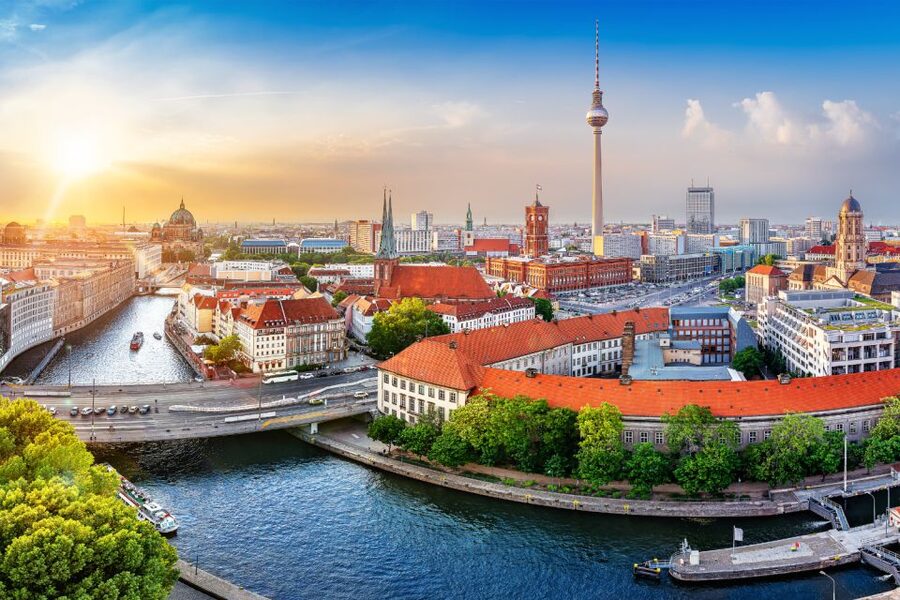 Berlin: Scavenger Hunt Self-Guided Tour - Price and value for groups up to 10, plus the real scheduling reality