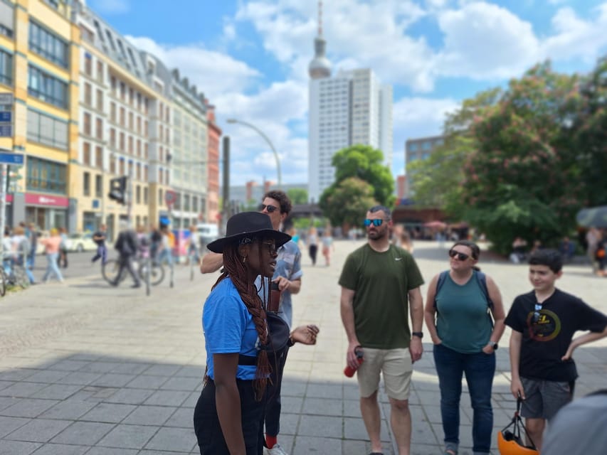Berlin: Secrets of Berlin Bike Tour - Street Art at Dead Chicken Alley and Dirksenstrasse